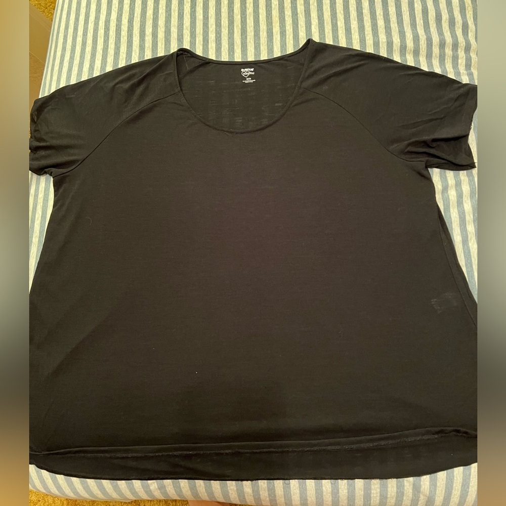 Avenue Black T-shirt 22/24